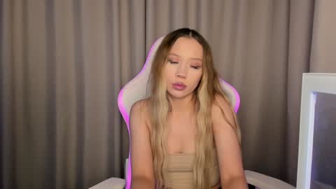 Mina online show from December 8, 1:36 pm