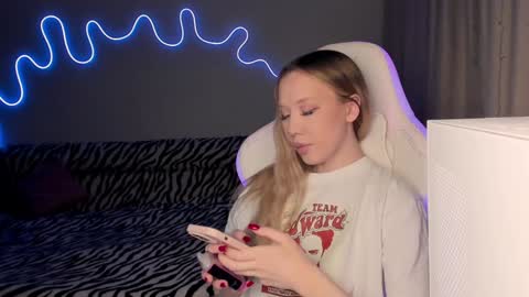 Mina online show from February 7, 2:37 pm