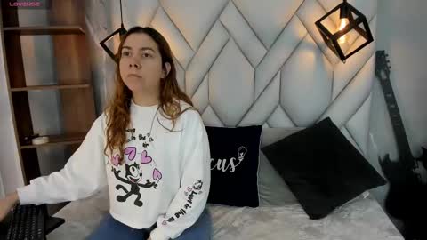 Milena online show from February 17, 1:33 pm