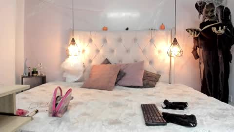 Milena online show from October 20, 1:47 pm