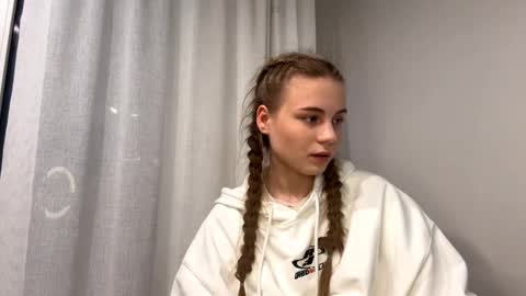 EmmaWalters online show from March 25, 7:06 pm