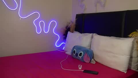 kikiNiaAria online show from February 26, 8:28 am