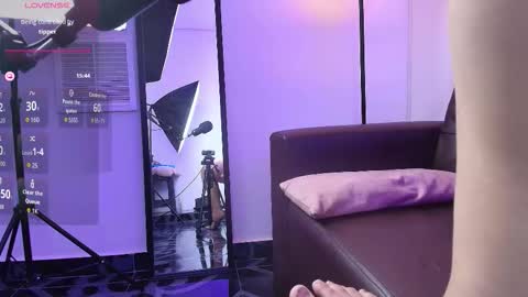 Nia Blum online show from November 30, 5:55 am