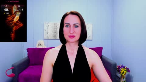 niasmithh online show from December 4, 1:09 pm