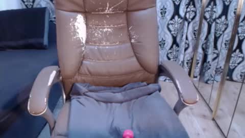 Nicky online show from October 24, 7:04 am