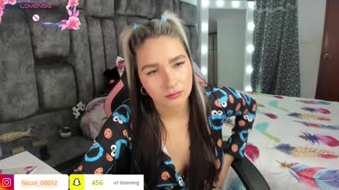 YuliEM online show from January 28, 5:46 pm