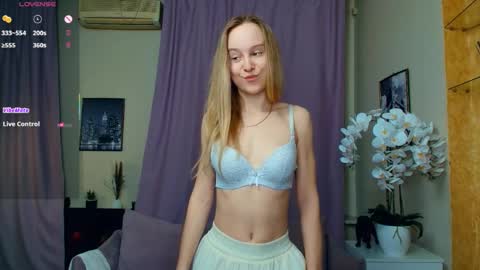 Nicoletta online show from April 3, 7:34 pm