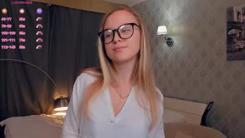 Snapshot of nicolavanderbie chatting on October 21, 5:39 pm Nicoletta online show from October 21, 5:39 pm