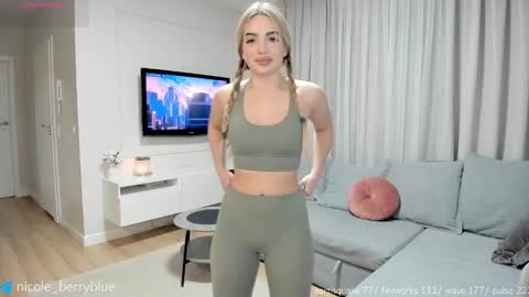 Nicole online show from December 15, 9:09 pm