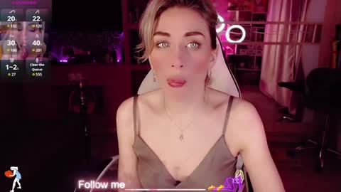 Nicole online show from April 18, 9:58 pm