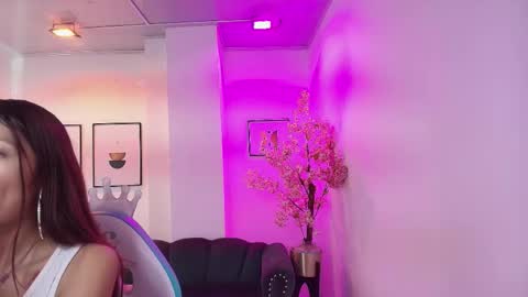 Nicolle online show from February 7, 11:47 am