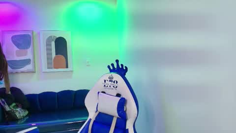 Nicolle online show from February 5, 11:46 am