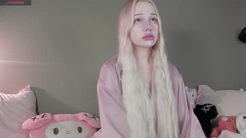 Mary online show from December 2, 11:56 am