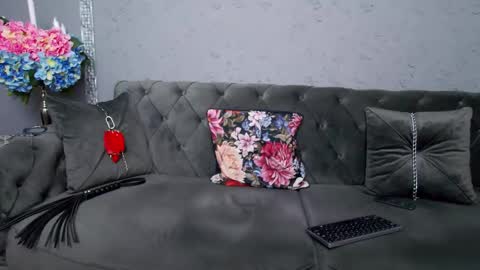 Nicole Domme online show from November 5, 2:33 pm