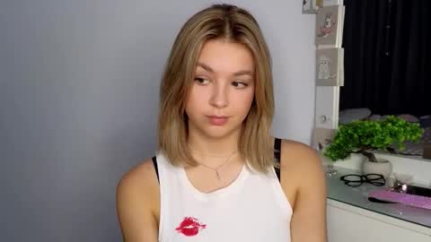 Nicole online show from December 5, 5:58 pm