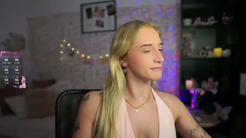 nicolette__shea_ online show from March 7, 9:07 am