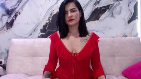 nicolle gomes online show from November 18, 11:15 pm