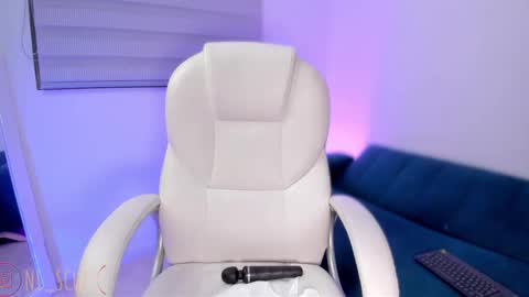 Snapshot of nicolle_sanchezz chatting on September 16, 1:46 am    online show from September 16, 1:46 am