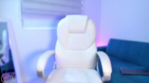 Snapshot of nicolle_sanchezz chatting on October 18, 8:32 pm    online show from October 18, 8:32 pm