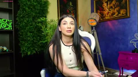 Nicolle online show from April 18, 10:40 am