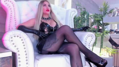 Nicollette Miller online show from January 4, 11:54 am