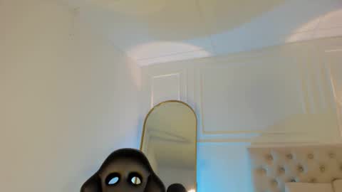 Nicol online show from February 21, 9:59 pm