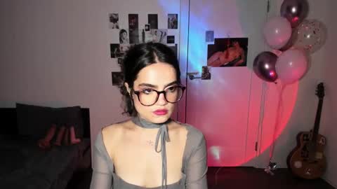 Snapshot of nightfloatt chatting on October 22, 6:57 pm Daisy online show from October 22, 6:57 pm