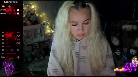 nigo_nika online show from April 22, 7:33 pm