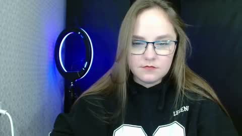 NikaMuur online show from October 18, 11:13 am