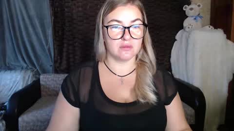 Snapshot of nikaskylink chatting on October 21, 4:05 am Nika online show from October 21, 4:05 am