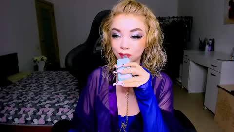 nikigoddesss online show from April 28, 3:10 am
