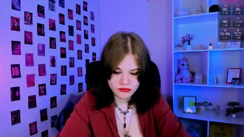 nikki_kiss_ online show from July 19, 8:38 am