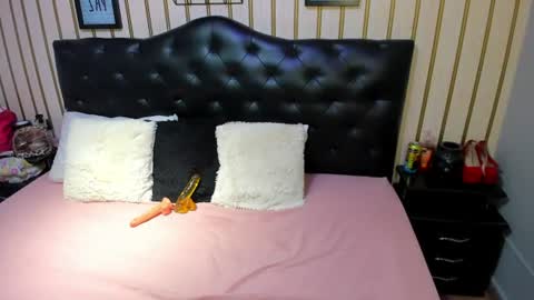 Nikki  online show from June 18, 12:23 am