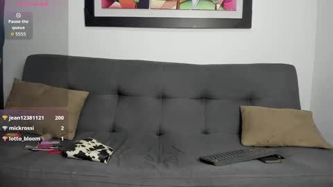 nikki_uwu online show from October 19, 11:29 pm