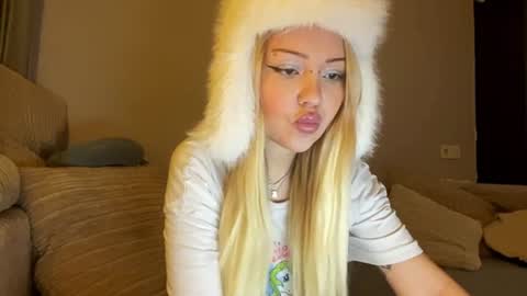 nicolette online show from January 5, 5:51 pm