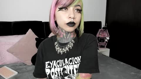 Nikki Ramone   online show from January 23, 11:48 am