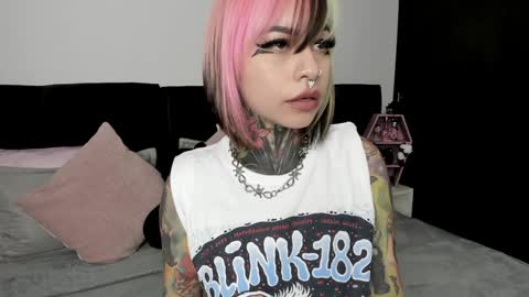 Nikki Ramone   online show from February 3, 8:02 am