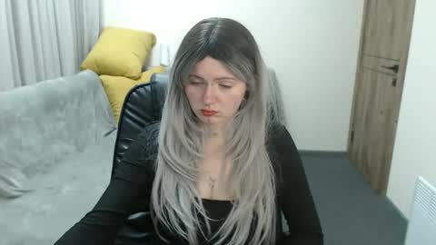 Snapshot of nikkysnow chatting on October 24, 8:32 am nikkysnow online show from October 24, 8:32 am