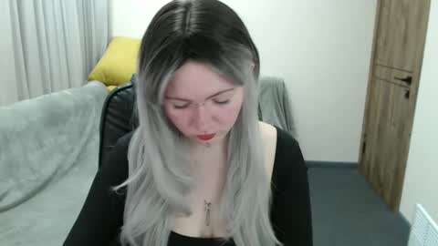 Snapshot of nikkysnow chatting on October 22, 8:30 am nikkysnow online show from October 22, 8:30 am