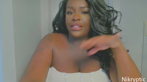 Nikole online show from November 18, 6:09 pm