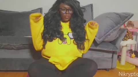 Nikole online show from December 18, 7:29 pm