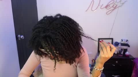 Nicole    GTM-5 1100 pm - 700 am online show from January 15, 8:09 am