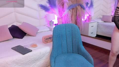 nina__ford online show from April 9, 12:10 pm