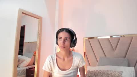 Nina online show from October 6, 6:23 pm