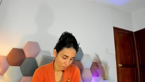 Nina online show from November 30, 2:32 pm