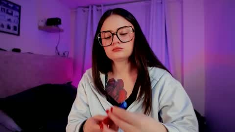 ninavolkov online show from October 6, 10:47 pm