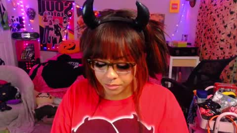 Snapshot of nintendhoe_ chatting on October 28, 5:35 am kiwi online show from October 28, 5:35 am