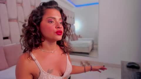 Noa online show from November 19, 3:28 am