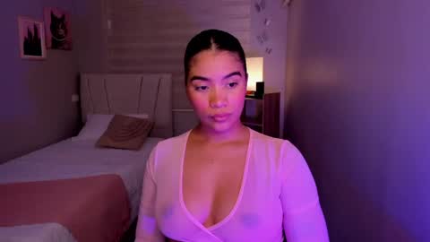 Noemy online show from May 14, 4:35 pm
