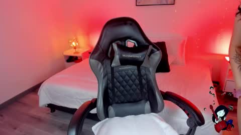 Snapshot of noahcryptic chatting on September 16, 8:11 am Noah  online show from September 16, 8:11 am